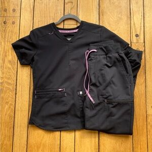 Fabletics Women's Black Scrub Set with Purple Detailing